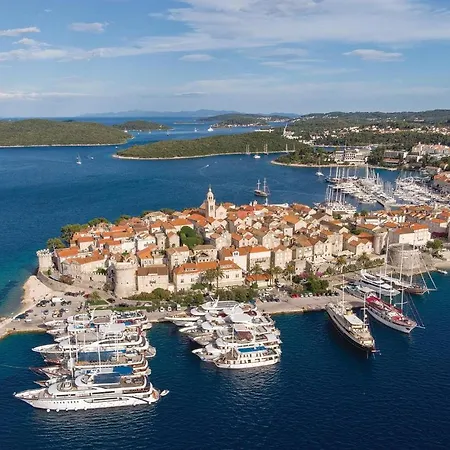 4 Bedroom Gorgeous In Holiday home Blato (Korcula)