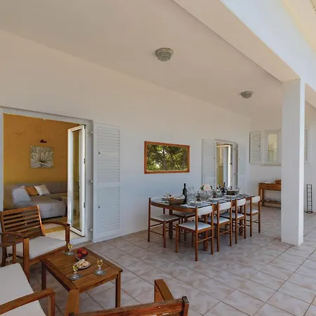 4 Bedroom Gorgeous In Σπίτι διακοπών *