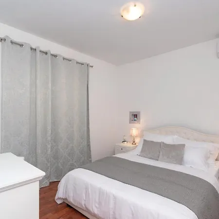 4 Bedroom Gorgeous In
